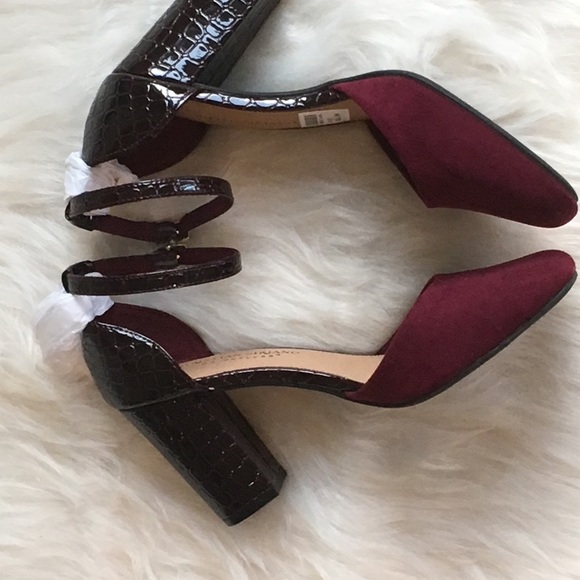 Shoes - 🖤 Faux Croc/Suede Maroon Block Heels New Size 7
